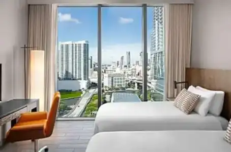 EAST Miami - 82