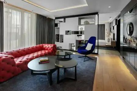 W London - 83