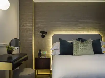 The Guardsman and Residences - 50