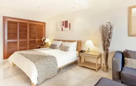 Sunset Beach Club Apartments - 40
