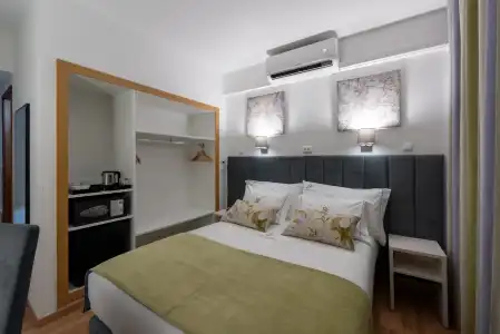 Dinya Lisbon - 6