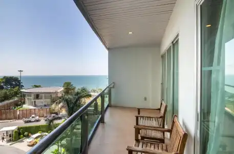 Royal Beach View Suites - 32