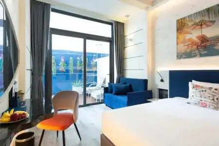Clover Patong - 44
