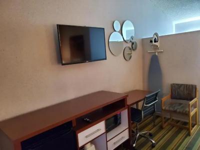 Howard Johnson by Wyndham Phoenix Airport/Downtown Area - 20