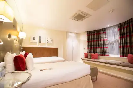 DoubleTree by Hilton London West End - 25