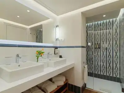 H10 Universitat Barcelona - 51
