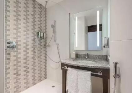 Hampton by Hilton Dubai Al Barsha - 54