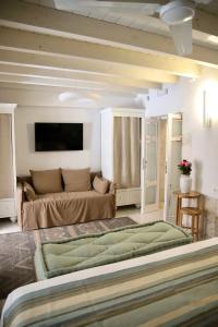 Rimondi Boutique - Small Luxurys of the World - 114