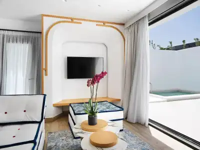 Cresanto Luxury Suites - 82