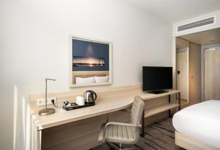 Hampton by Hilton - 28