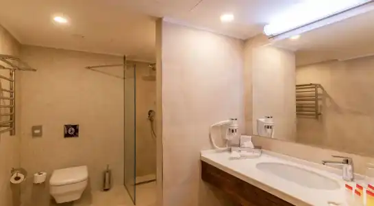 Ramada & Suites by Wyndham - 76