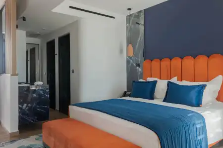 Cresanto Luxury Suites - 123