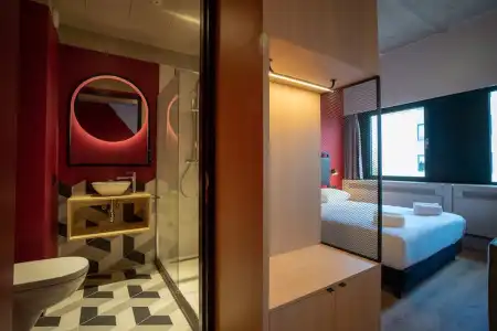 Via Suites - 77