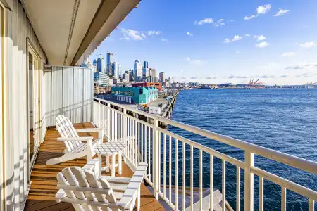 The Edgewater - 12
