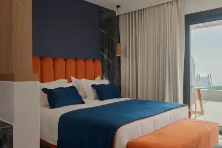 Cresanto Luxury Suites - 125