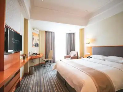 Ramada Plaza by Wyndham Shanghai Pudong Airport - 39