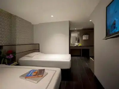 Venue - The Lily - 24