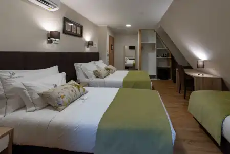 Dinya Lisbon - 2