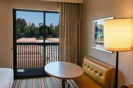 Howard Johnson by Wyndham Anaheim and Water Playground - 68