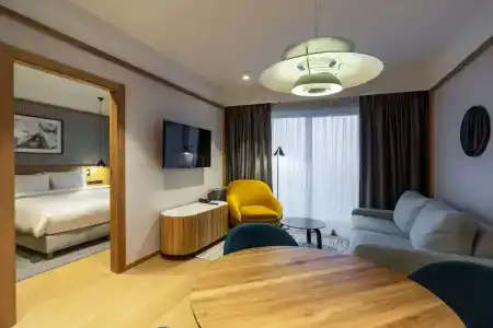 Radisson & Apartments - 124
