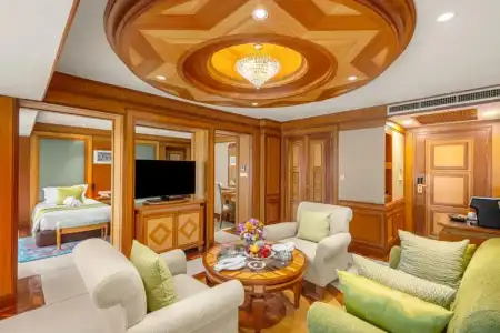 Royal Wing Suites & Spa Pattaya - 30