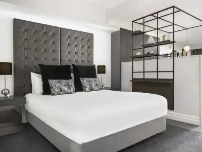 Mantra 2 Bond Street Sydney - 56