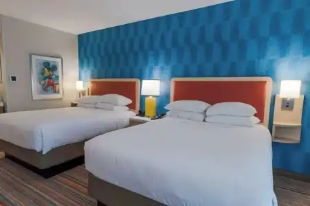 Howard Johnson by Wyndham Anaheim and Water Playground - 32