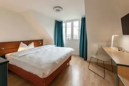 Royal Zurich - 32