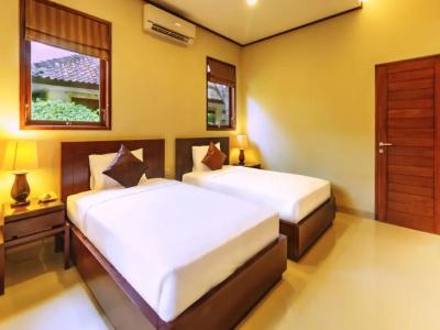 Yulia Beach Inn Kuta - 42