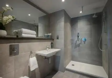 Clayton Chiswick - 14