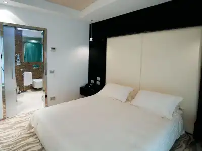 Premier & Suites - 75