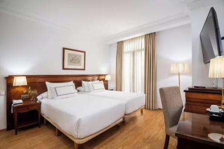 Melia Plaza - 50