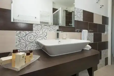 ApartSheila - 37