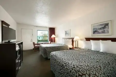 Days Inn by Wyndham Clearwater/Gulf to Bay - 13