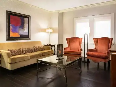 The Whitehall Houston - 40