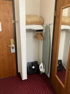 Seward's Guest House - 25