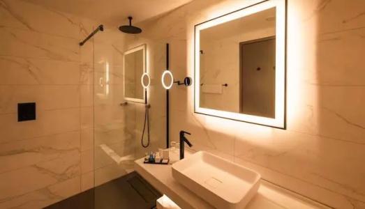 Radisson Blu Royal, - 19