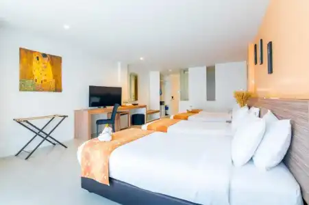 The Lantern Resorts Patong - 16