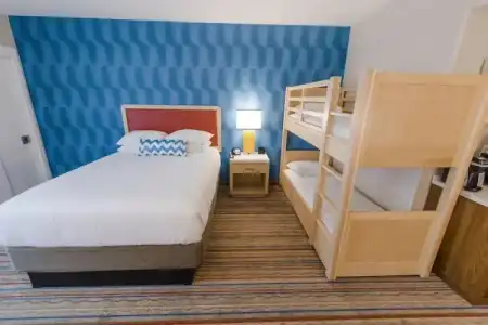 Howard Johnson by Wyndham Anaheim and Water Playground - 57