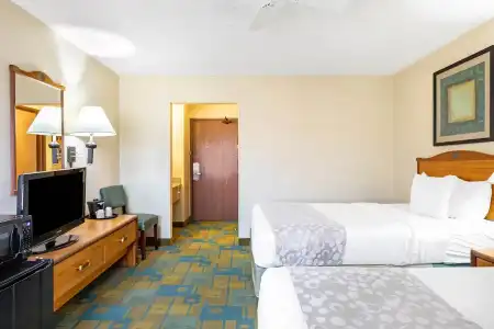 La Quinta Inn & Suites by Wyndham El Paso East - 23