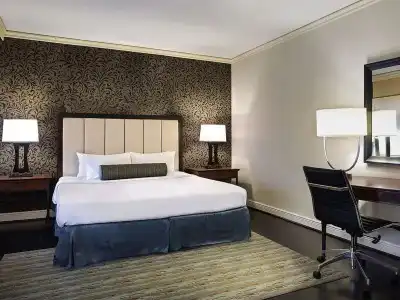 The Whitehall Houston - 28