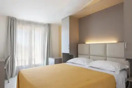 Bella Lazise - 63