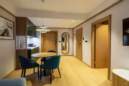 Radisson & Apartments - 125