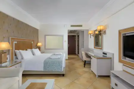 La Marquise Luxury Resort Complex - 52