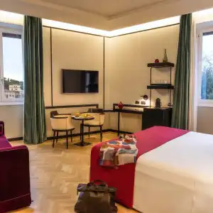 47 Boutique - 48