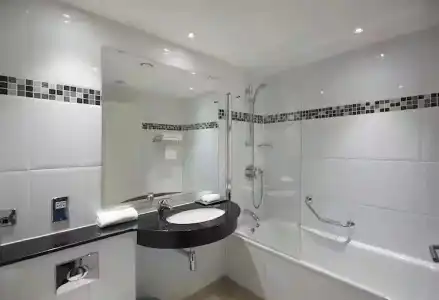 DoubleTree by Hilton Bristol North - 64