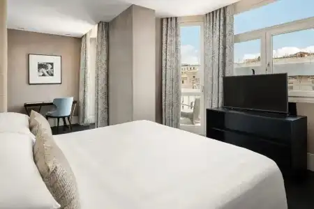 Sina Bernini Bristol, Autograph Collection - 66