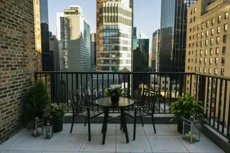 The Manhattan Club - 115