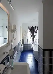 De Gaulle Boutique - 9