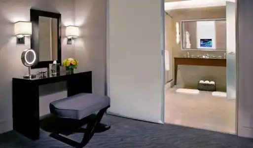 Trump International & Tower - 100